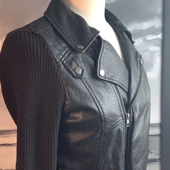 Neu Look Black Faux Leather Cropped Knit Sleeves Motorcycle Jacket Sz M - Picture 6 of 12